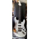 Luxxtone Guitars Choppa S - Vintage white over 3 Tone...